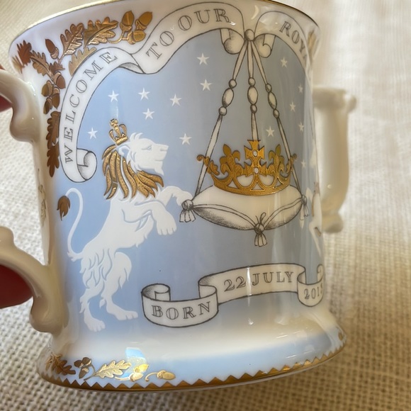 Royal Collection Trust Welcome To Our Royal Baby 2013 Prince George mug cup - Picture 6 of 9